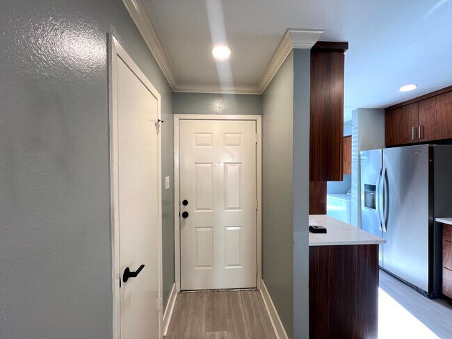 Foto del edificio - Two Stories, 2 Bedrooms 1.5 Baths Condo for Rent in Central Austin, Downtown, S Lamar and Hwy 290