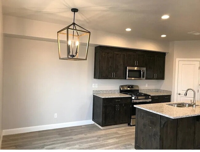 Foto del edificio - Spacious 4-Bedroom Townhouse Oasis in Hurricane, UT – Modern Comfort "