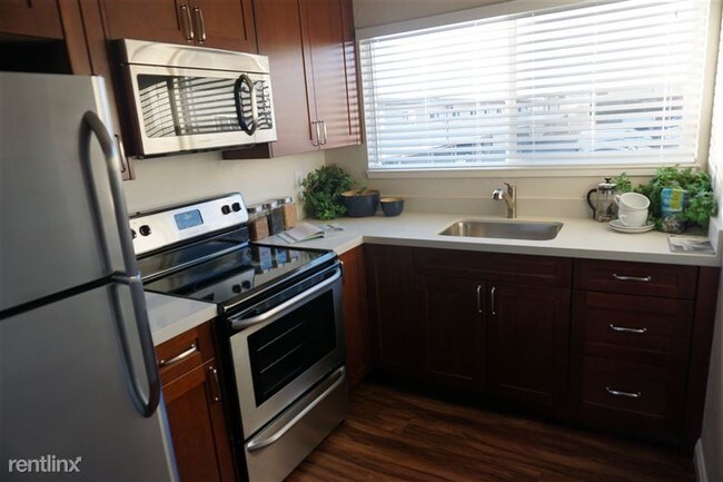 Cocina recientemente renovada - Parklane Apartments