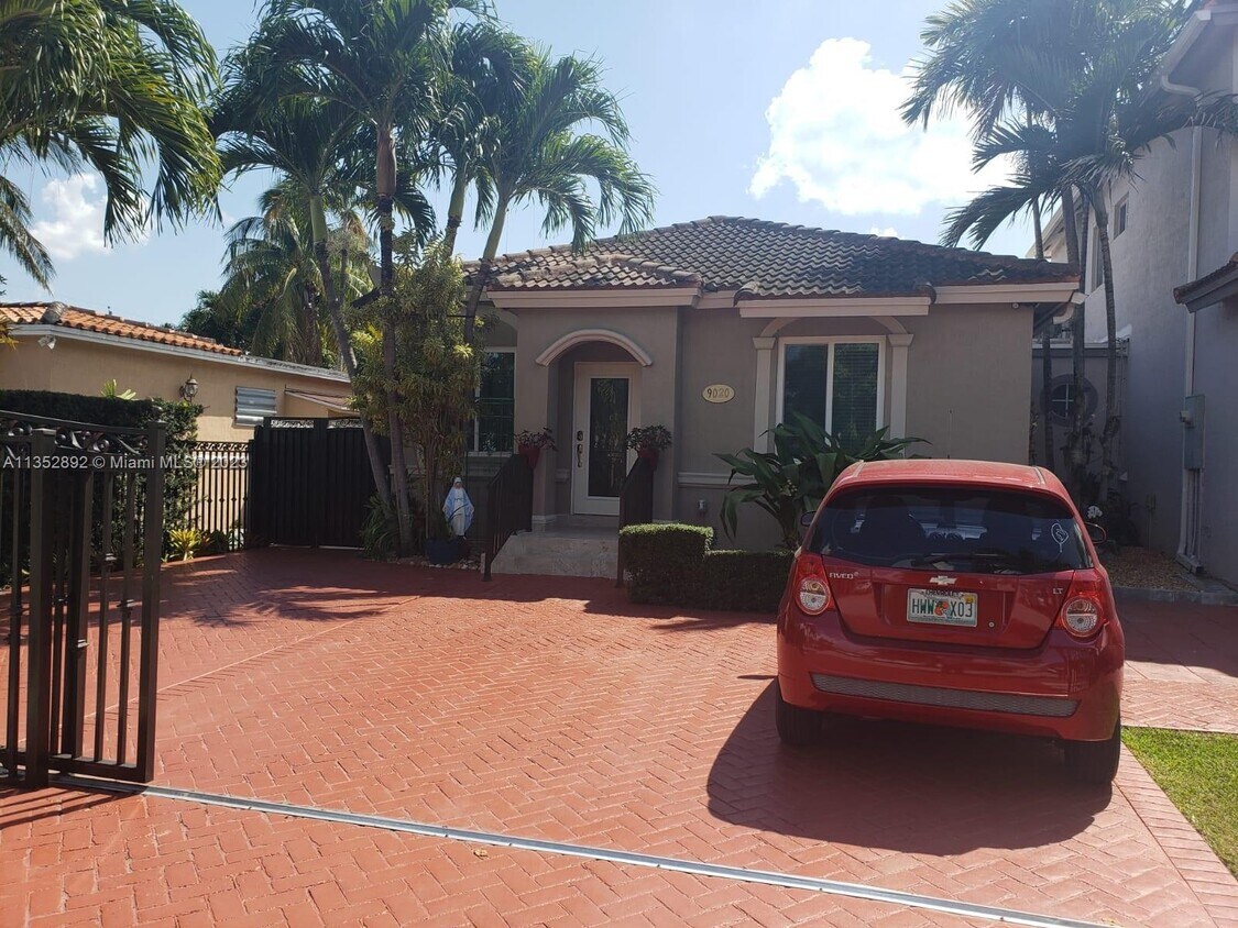 9020 SW 40th Terrace, Miami, FL 33165 Townhome Rentals in Miami FL