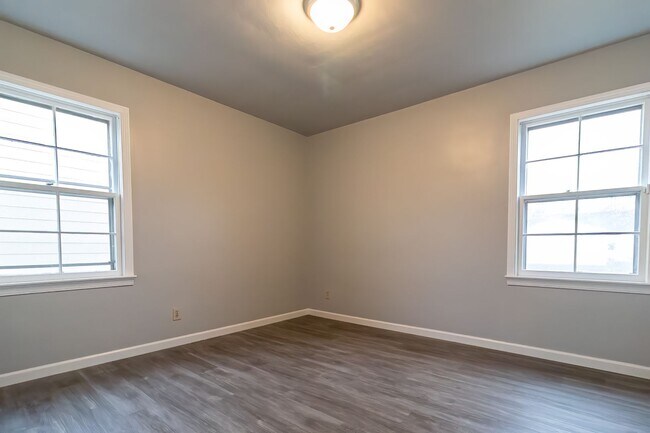 Building Photo - Move in ready!