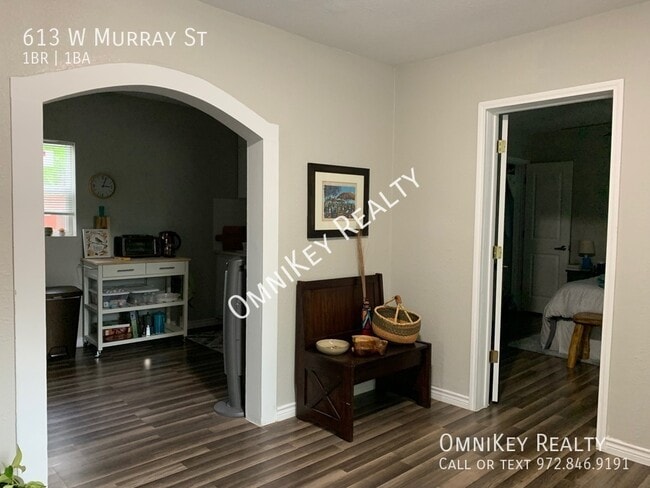 Building Photo - 613 W Murray St
