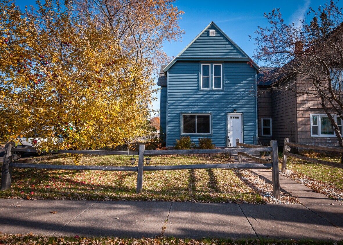 6002 Cumming Ave, Superior, WI 54880 House Rental in Superior, WI