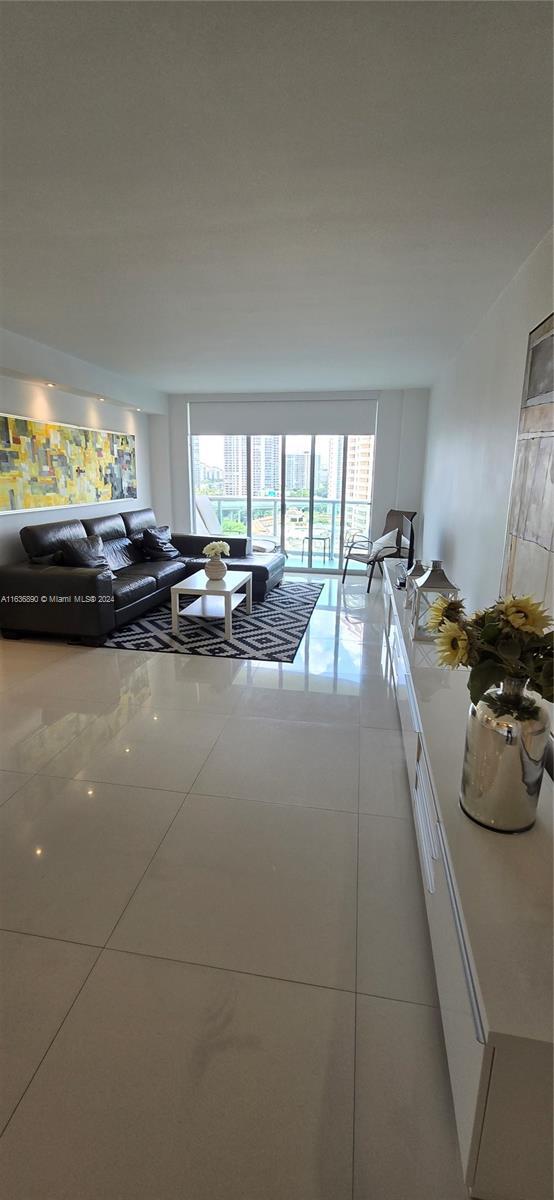 Foto del edificio - 19390 Collins Ave