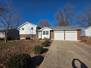 Building Photo - 802 Brentwood Ave