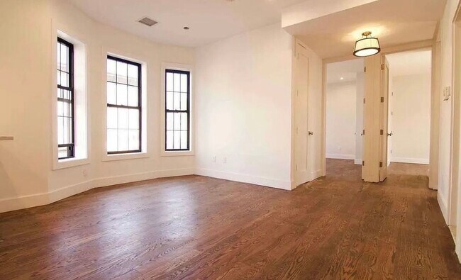 Building Photo - 854 Rogers Ave