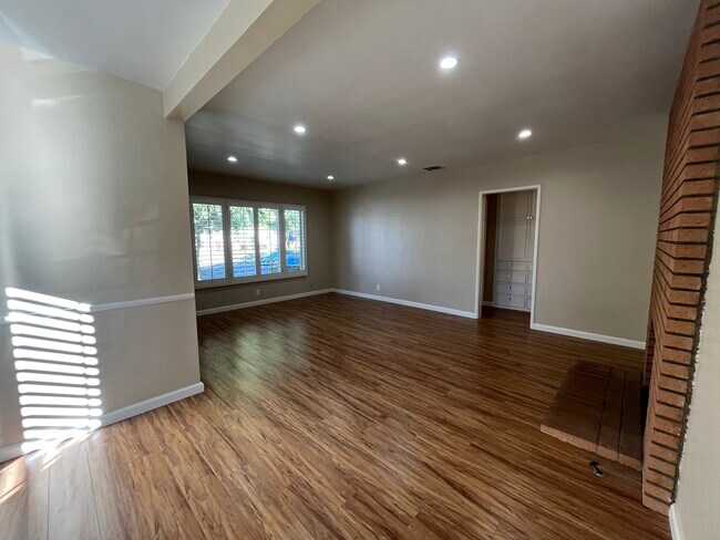 Foto del edificio - 13836 Cohasset St