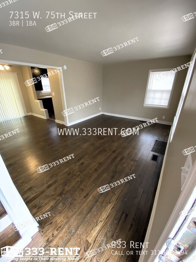 Building Photo - Three Bedroom Home with Plenty of Entertai...