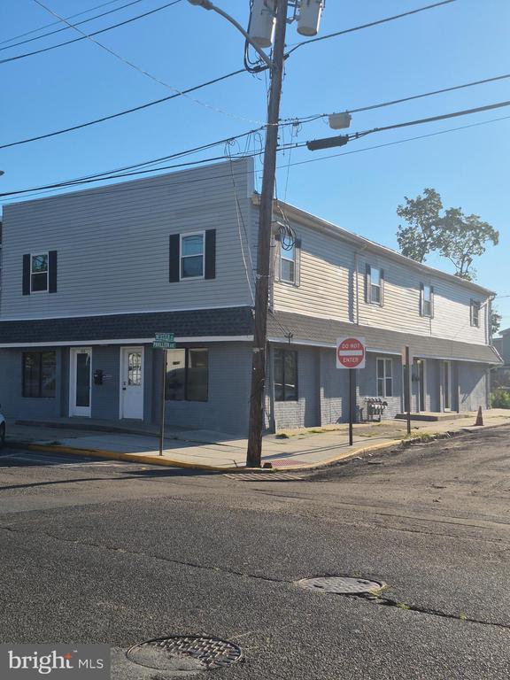 Building Photo - 215 S Pavilion Ave