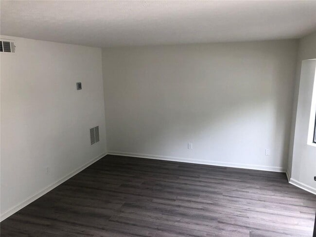 Building Photo - 1448 Springleaf Cir SE