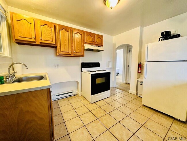 Building Photo - 608 Lamberd Ave