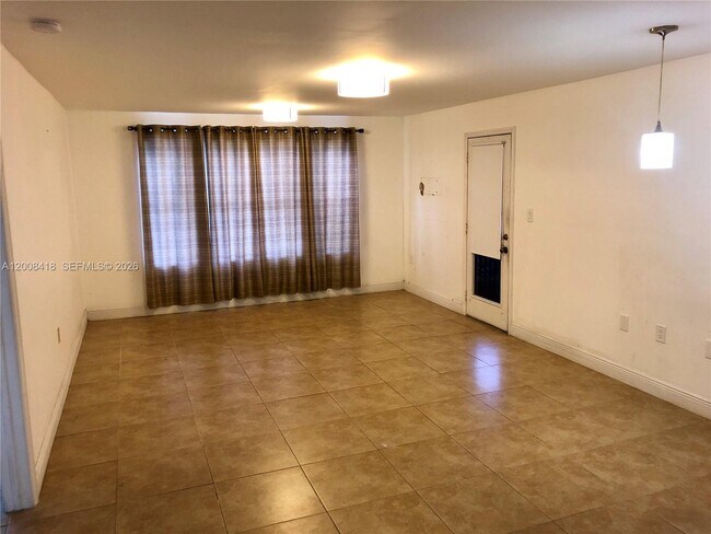 Building Photo - 10440 SW 156th Ct