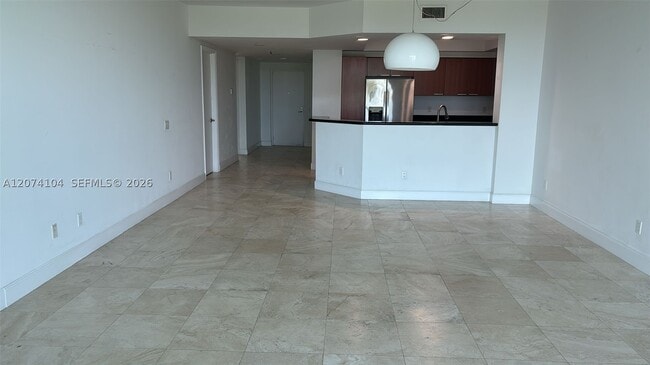 Foto del edificio - 14951 Royal Oaks Ln