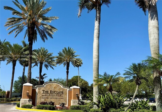 Foto del edificio - 2061 Renaissance Blvd