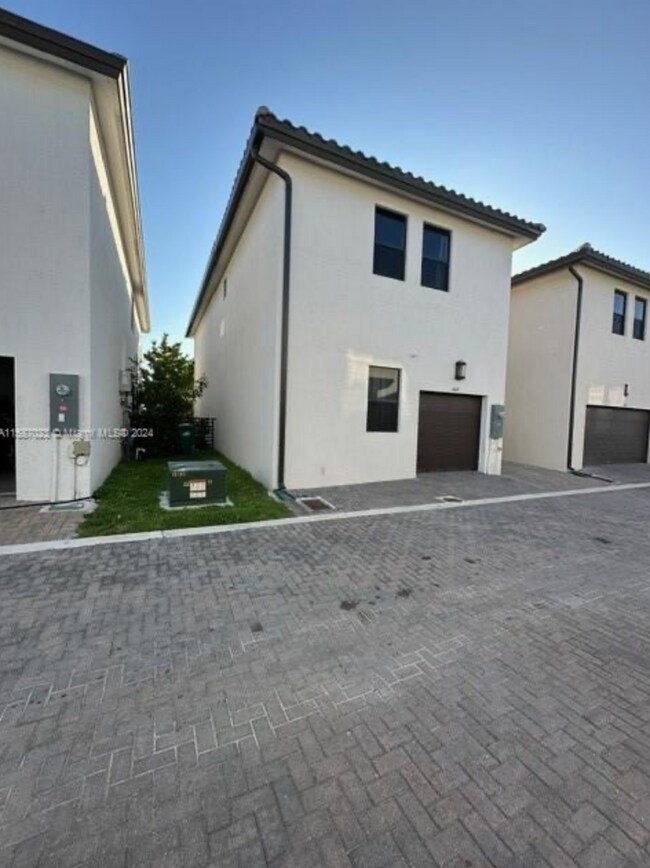 Foto del edificio - 4445 NW 82nd Ave