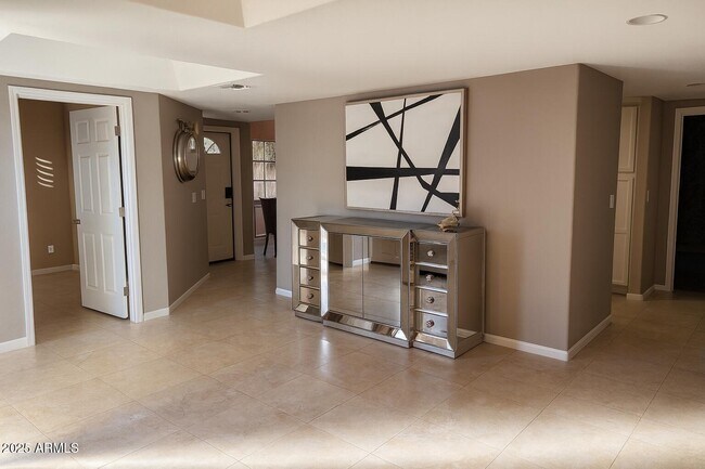 Foto del edificio - 8100 E Camelback Rd