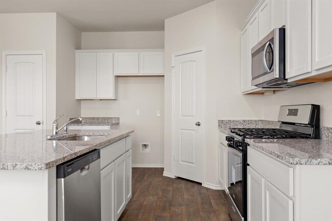 Building Photo - 257 Frogmore Lp