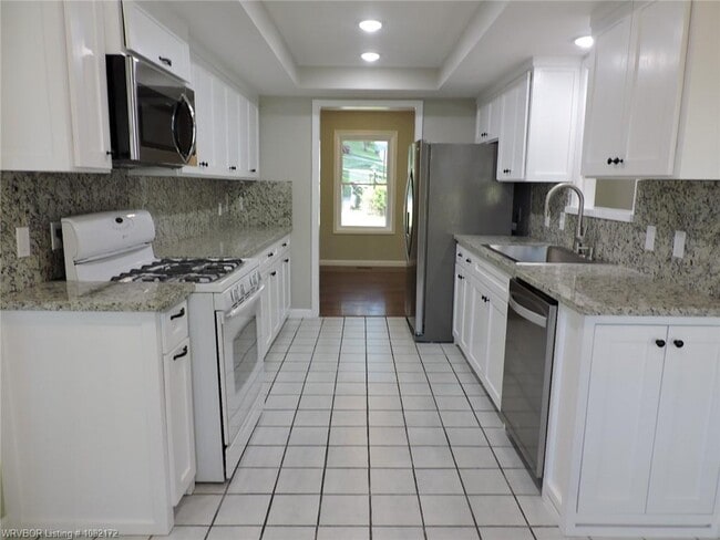 Building Photo - 6724 Riviera Dr