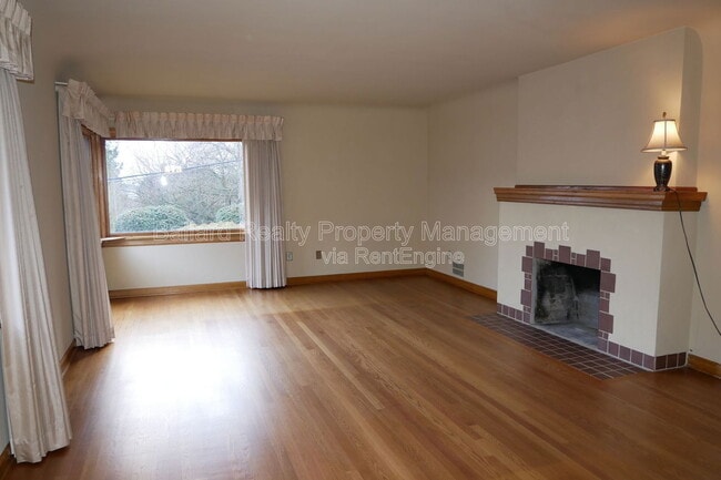 Building Photo - 1403 2nd Ave N