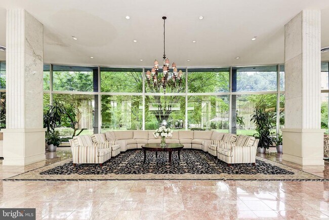 Foto del edificio - 4201 Cathedral Ave NW