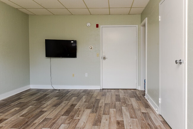 Building Photo - 141 Bethel Rd
