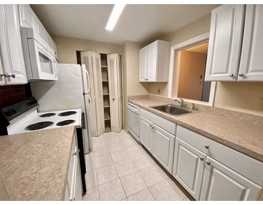 Building Photo - 55 Greentree Ln