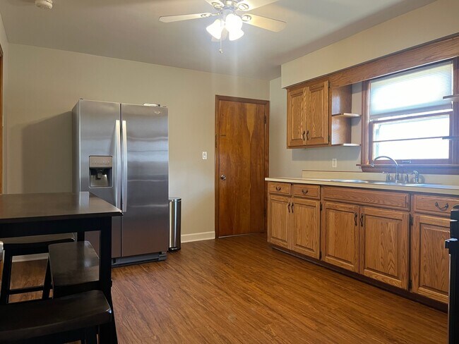 Foto del edificio - 212 Woodland Rd