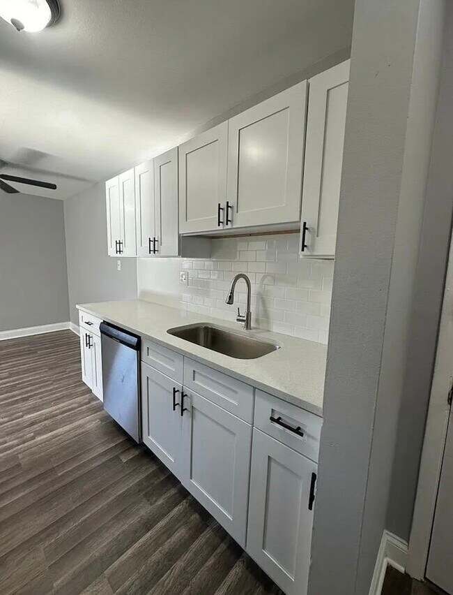 Foto del edificio - 18W155 63rd St
