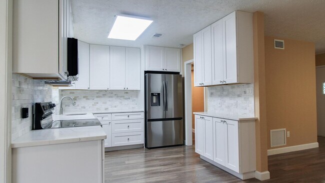 Foto del edificio - 2211 Marcia Dr