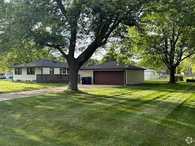 Building Photo - 8840 S Carol Ct