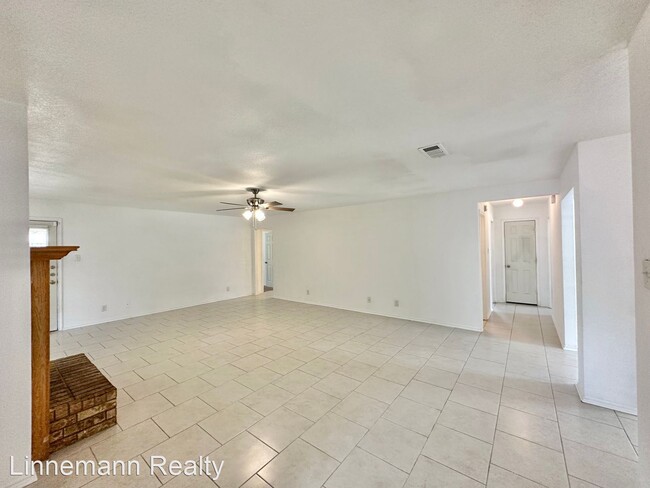 Building Photo - 4 br, 2.5 bath House - 3906 Kevin Shaw Dr