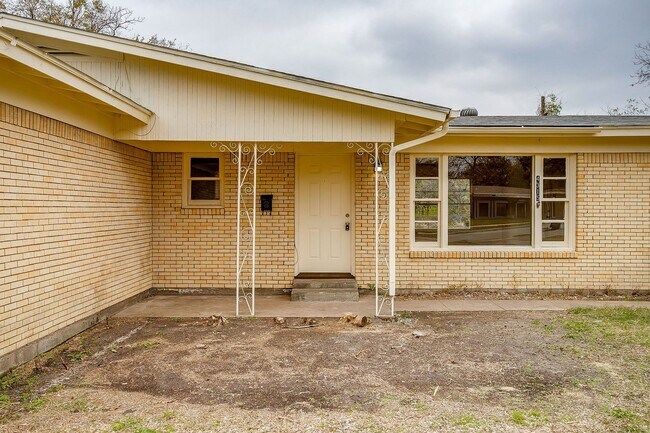 Building Photo - Ready for New Tenant- 3 Bedroom, 1.5 Bath in NRH- Birdville ISD- 76108