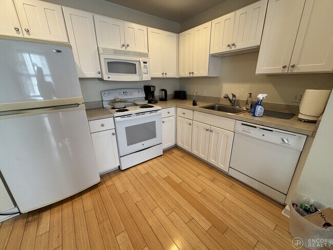 Building Photo - 40 Boylston St