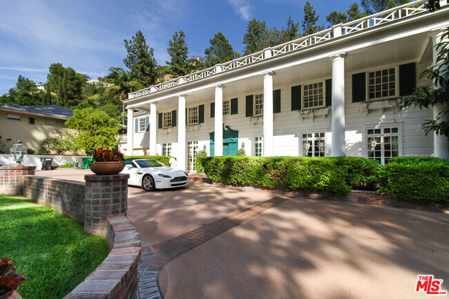 Foto del edificio - 1148 Coldwater Canyon Dr