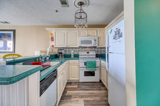 Foto del edificio - FULLY FURNISHED OFF-SEASON RENTAL AT THE V...