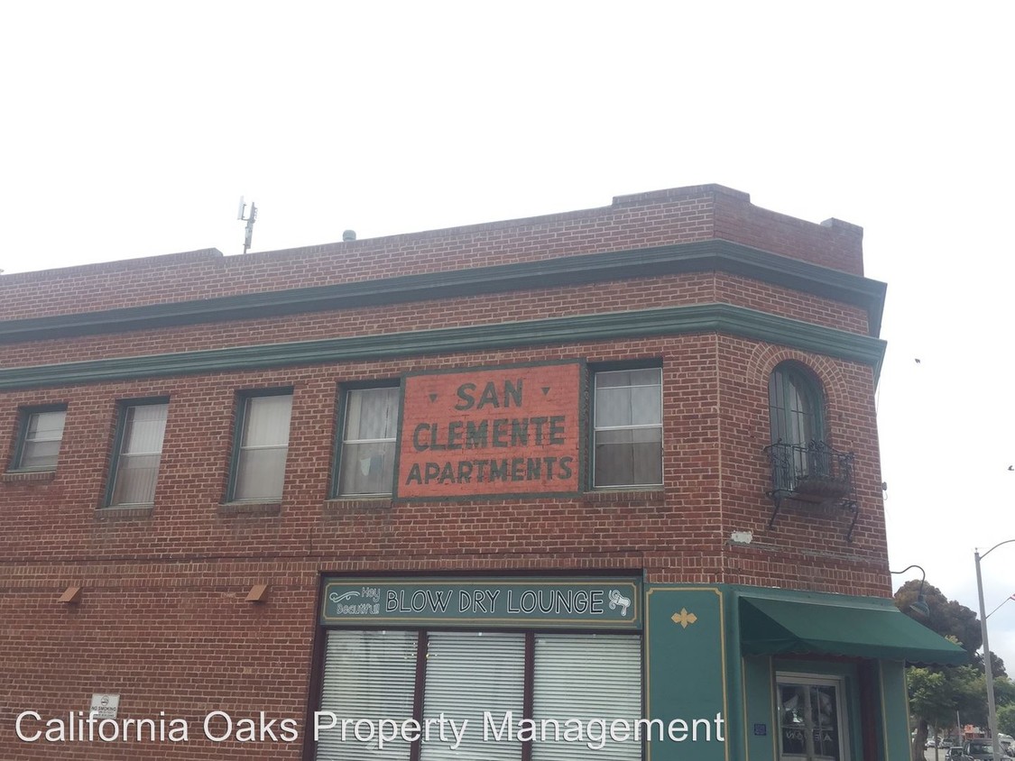 Primary Photo - 2110 E Thompson Blvd