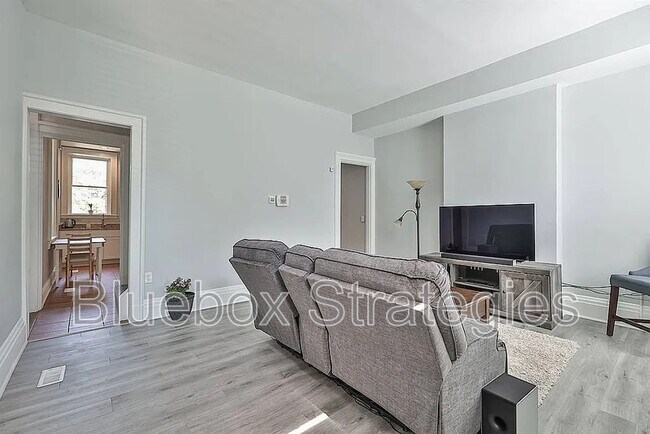 Foto del edificio - 2276 Loth St