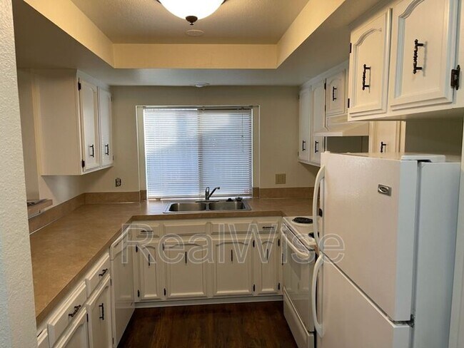 Foto del edificio - 4276 Meadowbrook Ct NE