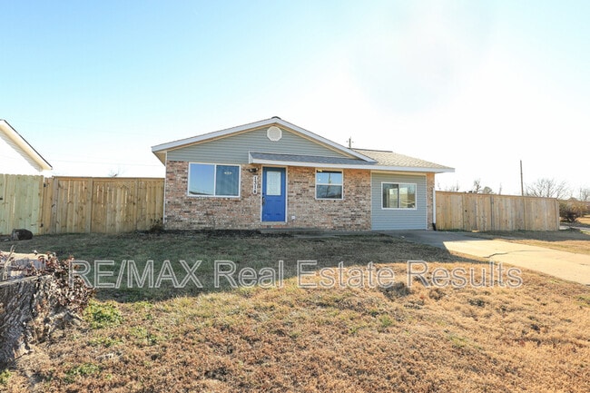 Building Photo - 1314 W Margaret Pl