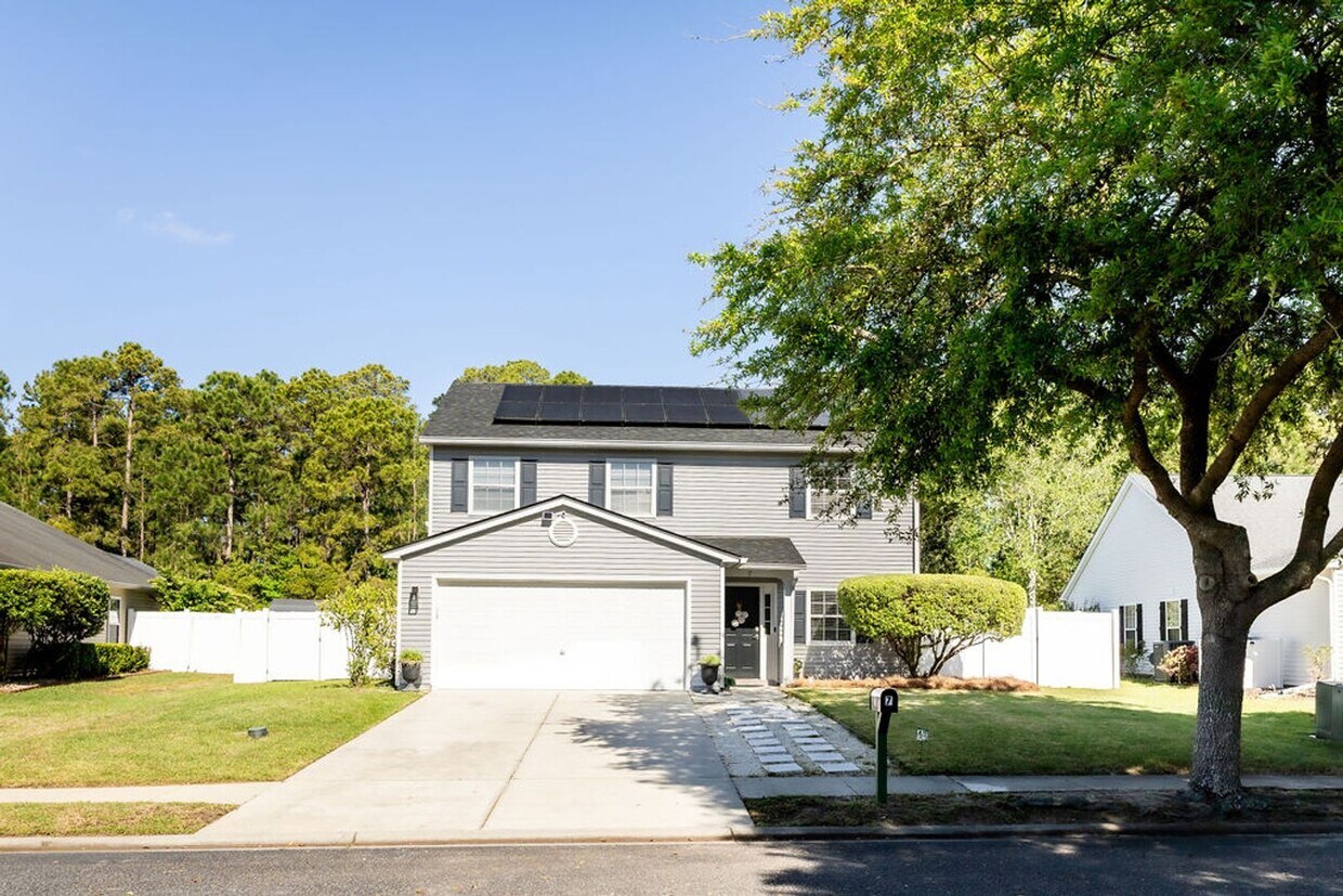 Primary Photo - 7 Lakeside Dr