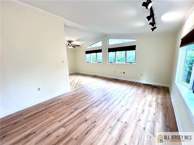 Foto del edificio - 2370 US-130