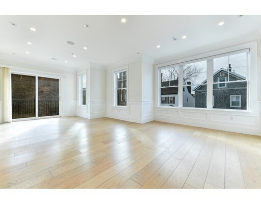 Building Photo - 154 W 8th St