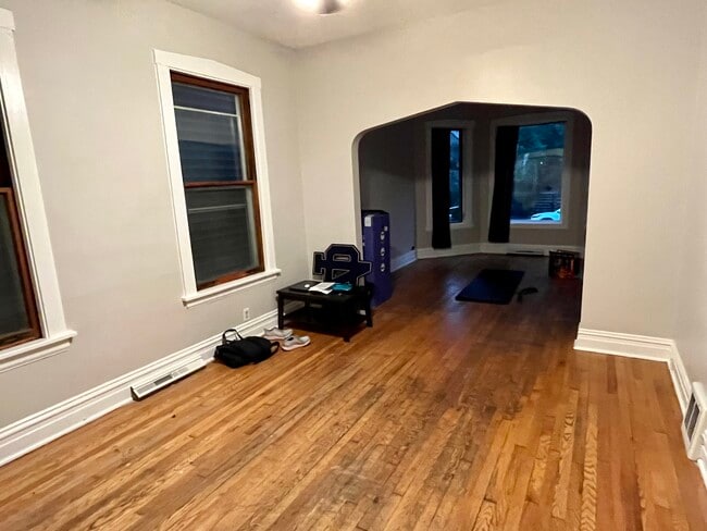living to spacious dining area - 1716 W School St
