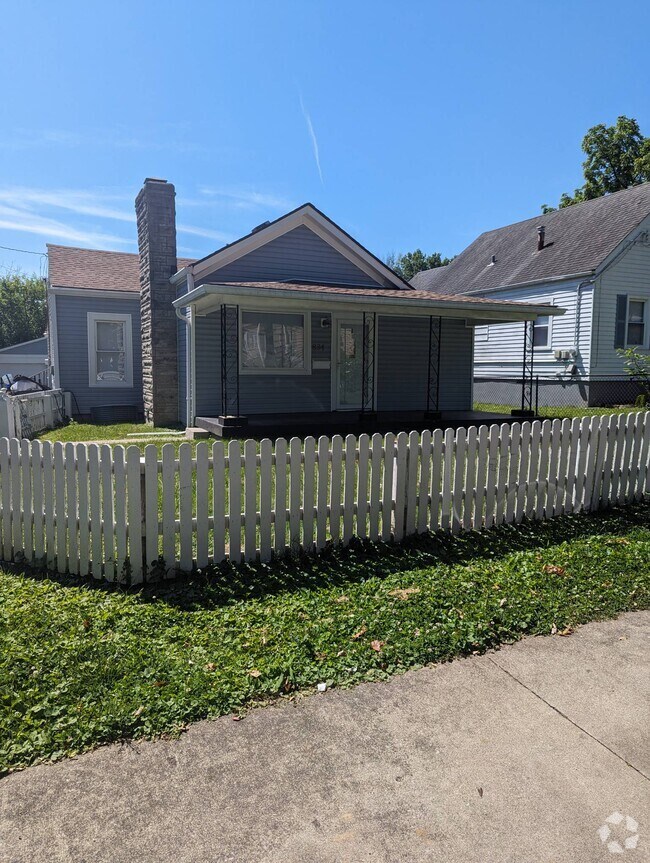 Beechmont Apartments for Rent with Hardwood Floors Louisville, KY 1