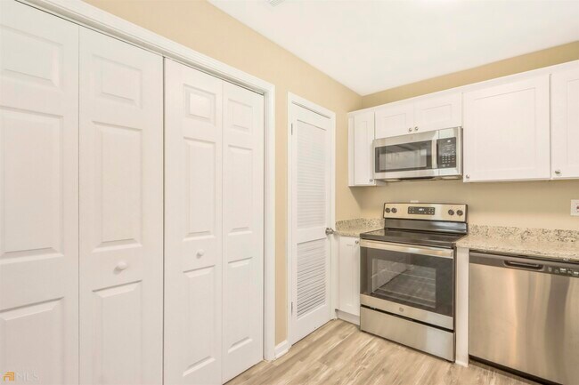 Foto del edificio - 116 Mann Blvd