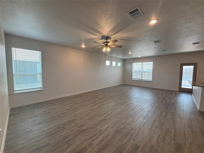 Building Photo - 725 Freedom Cir