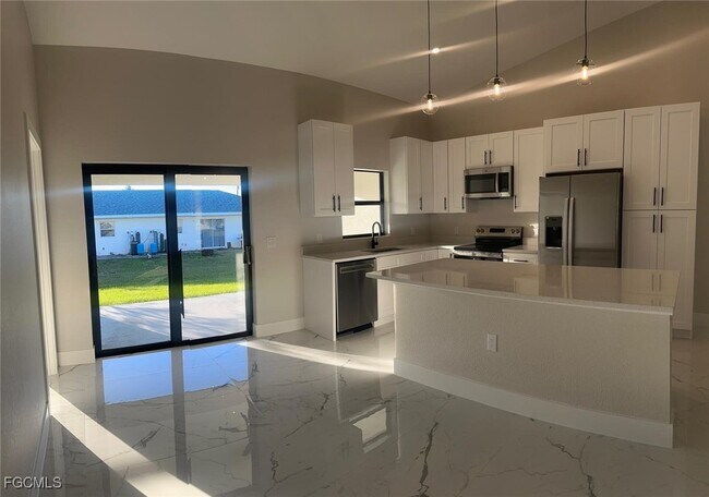 Building Photo - 1578 Gretchen Ave S