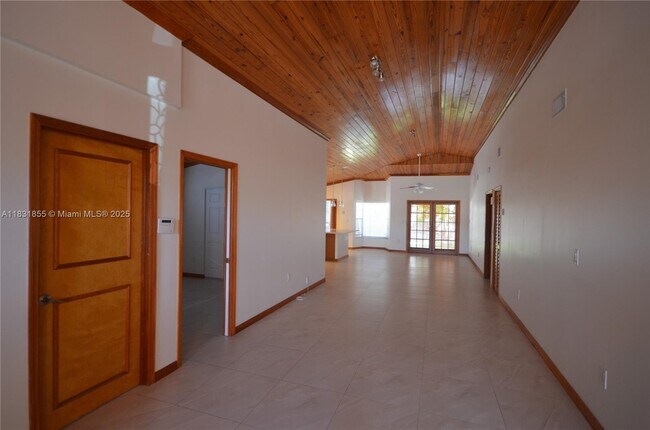 Foto del edificio - 4625 SW 1st St