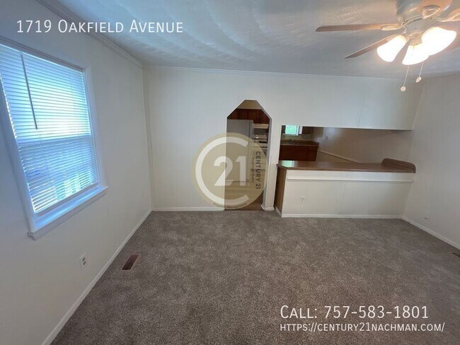 Building Photo - 1719 Oakfield Ave