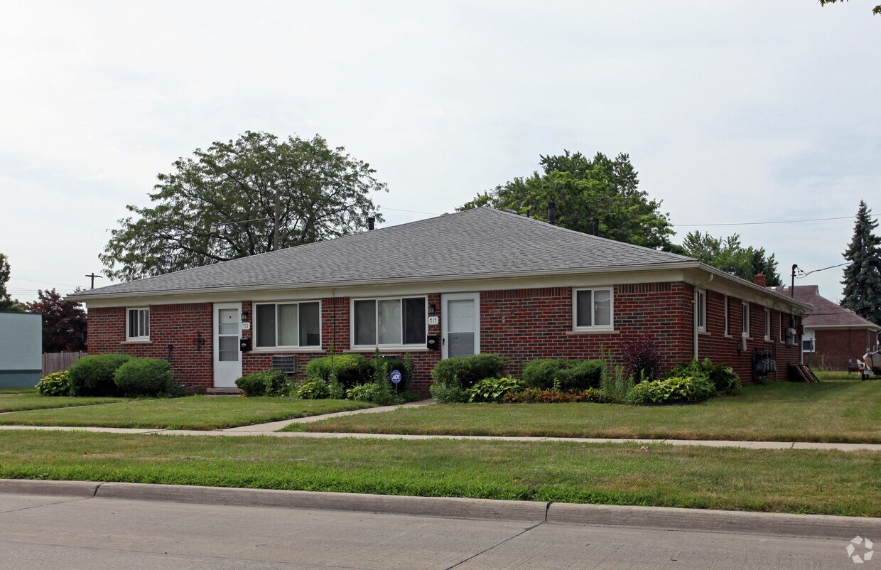 711 Goddard St, Wyandotte, MI 48192 Apartments in Wyandotte, MI